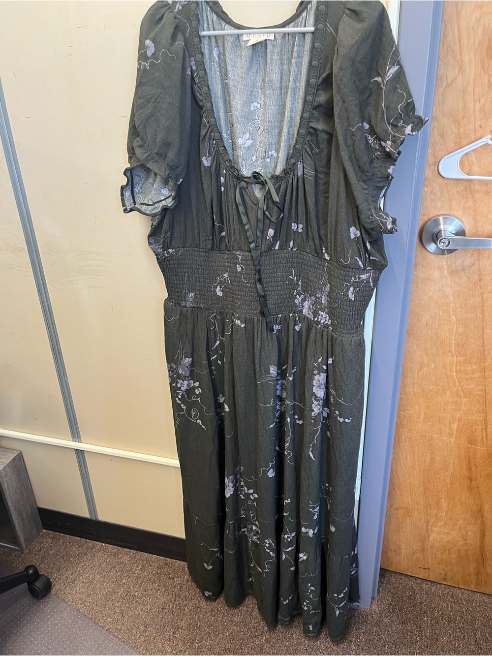 Torrid Festi gray Floral Maxi Dress with Tie-Front and Smocked Waistband size 5